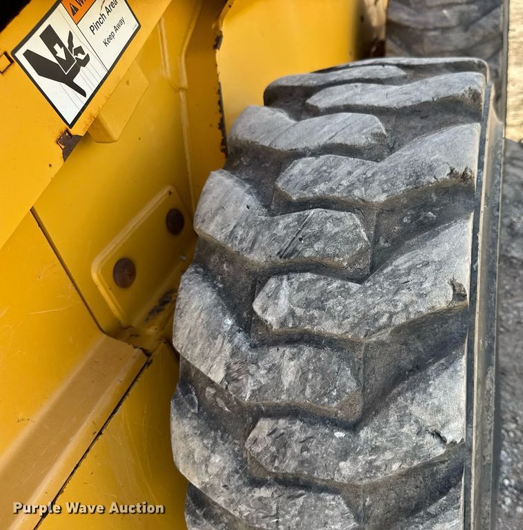 image for item DY0244 2003 John Deere 250 skid steer loader