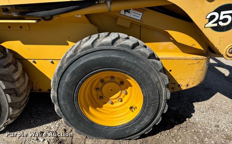image for item DY0244 2003 John Deere 250 skid steer loader