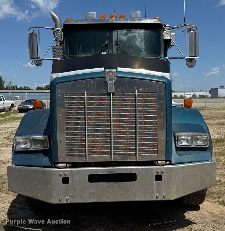 image for item DY0253 1999 Kenworth T800 dump truck