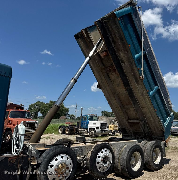 image for item DY0253 1999 Kenworth T800 dump truck