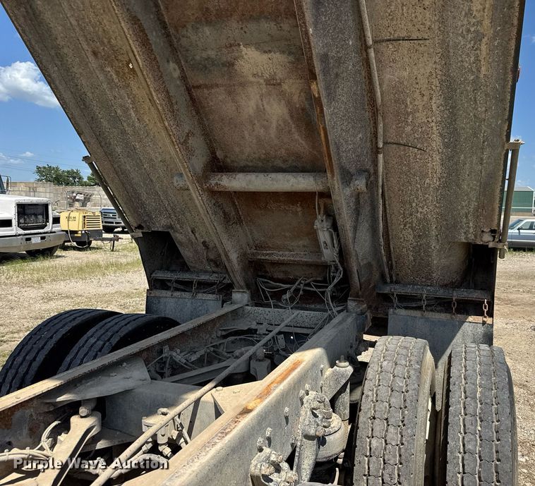 image for item DY0253 1999 Kenworth T800 dump truck