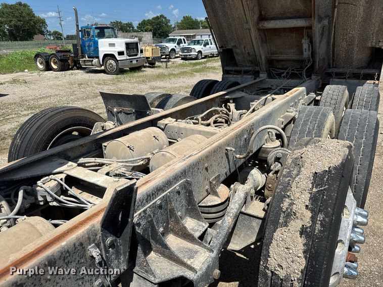 image for item DY0253 1999 Kenworth T800 dump truck