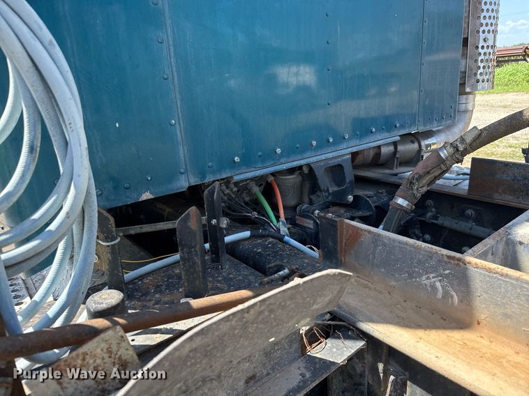 image for item DY0253 1999 Kenworth T800 dump truck