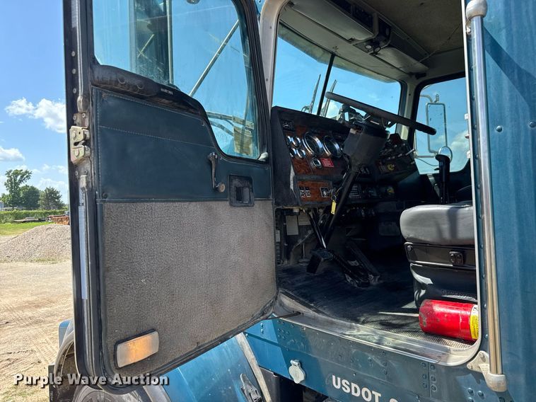 image for item DY0253 1999 Kenworth T800 dump truck