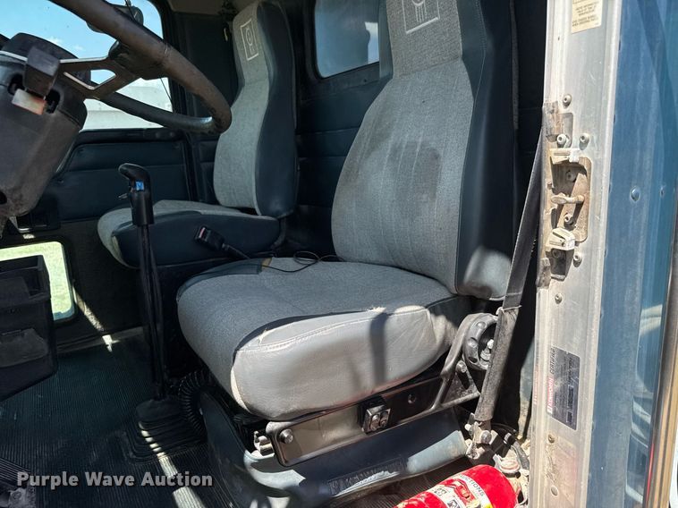 image for item DY0253 1999 Kenworth T800 dump truck