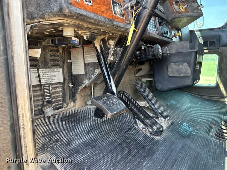 image for item DY0253 1999 Kenworth T800 dump truck