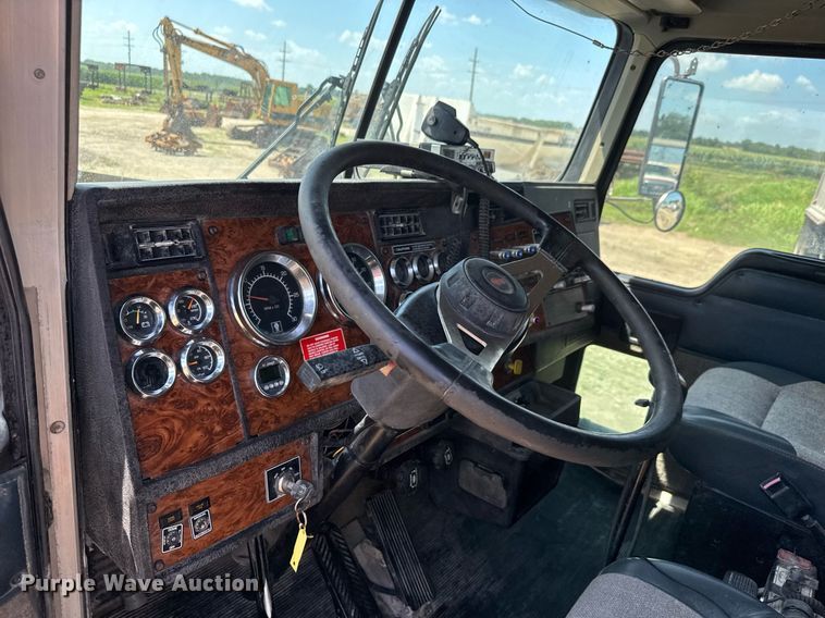 image for item DY0253 1999 Kenworth T800 dump truck