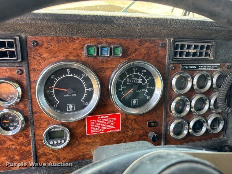 image for item DY0253 1999 Kenworth T800 dump truck