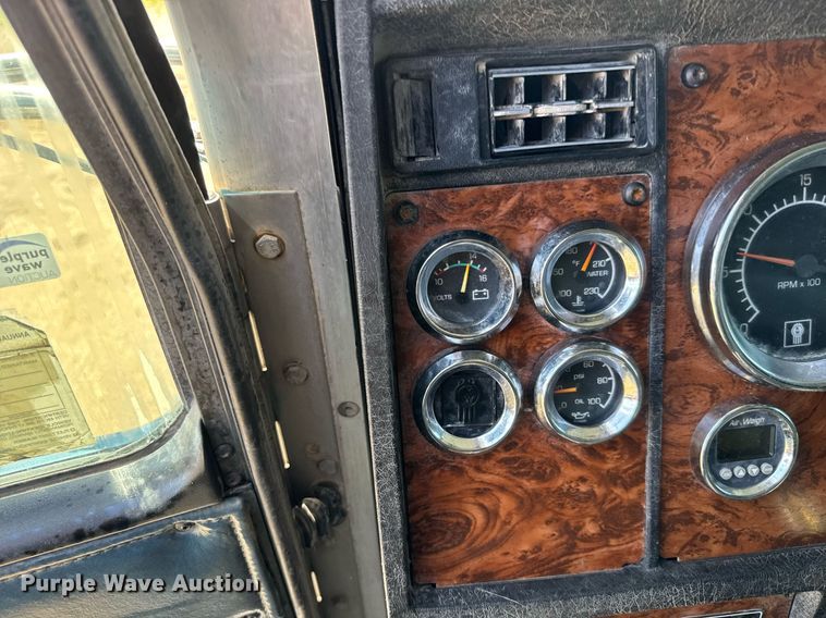 image for item DY0253 1999 Kenworth T800 dump truck