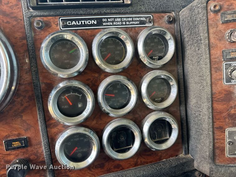 image for item DY0253 1999 Kenworth T800 dump truck