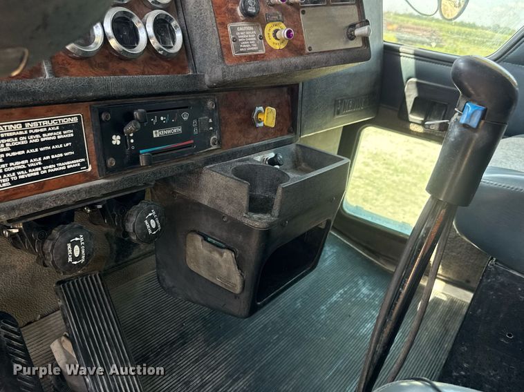 image for item DY0253 1999 Kenworth T800 dump truck