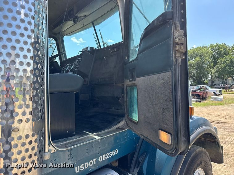 image for item DY0253 1999 Kenworth T800 dump truck