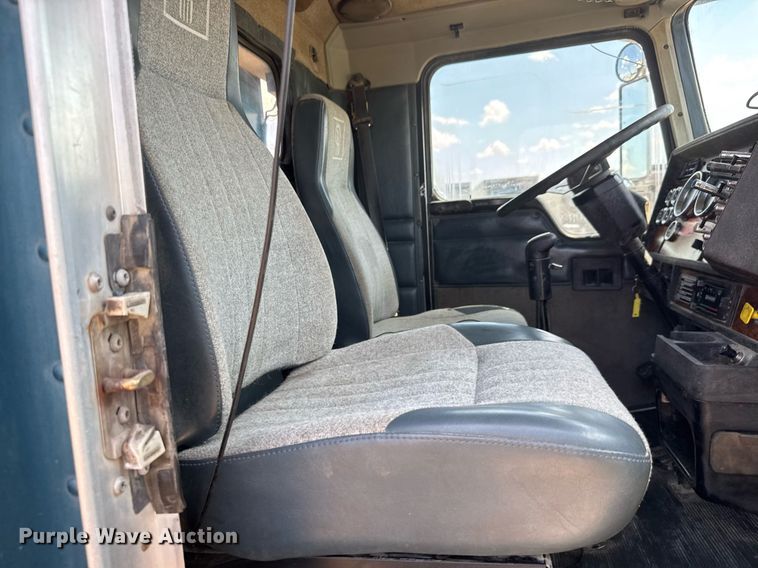 image for item DY0253 1999 Kenworth T800 dump truck