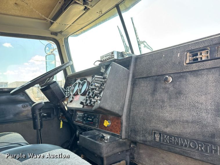 image for item DY0253 1999 Kenworth T800 dump truck