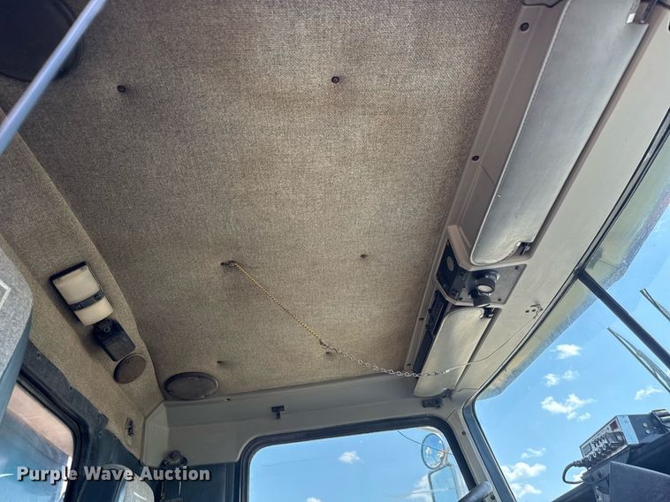 image for item DY0253 1999 Kenworth T800 dump truck