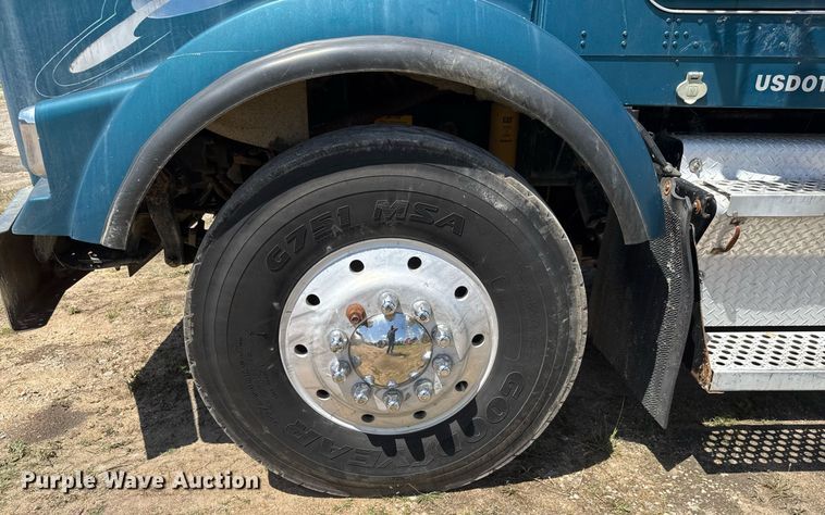 image for item DY0253 1999 Kenworth T800 dump truck