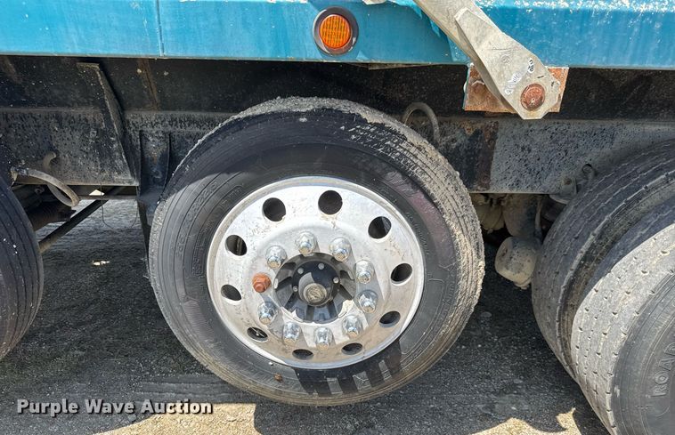 image for item DY0253 1999 Kenworth T800 dump truck