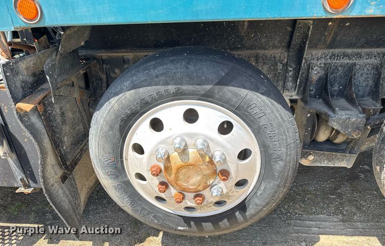 image for item DY0253 1999 Kenworth T800 dump truck