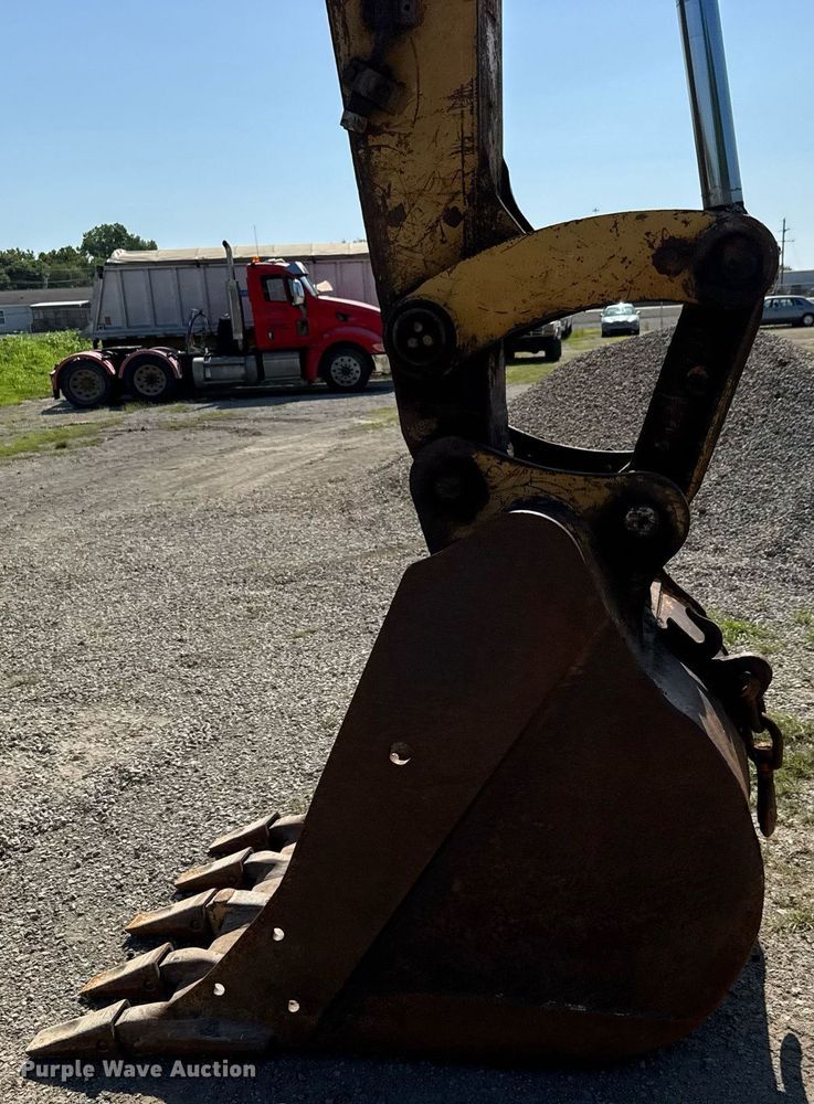 image for item DY0264 1989 Caterpillar 225B LC excavator