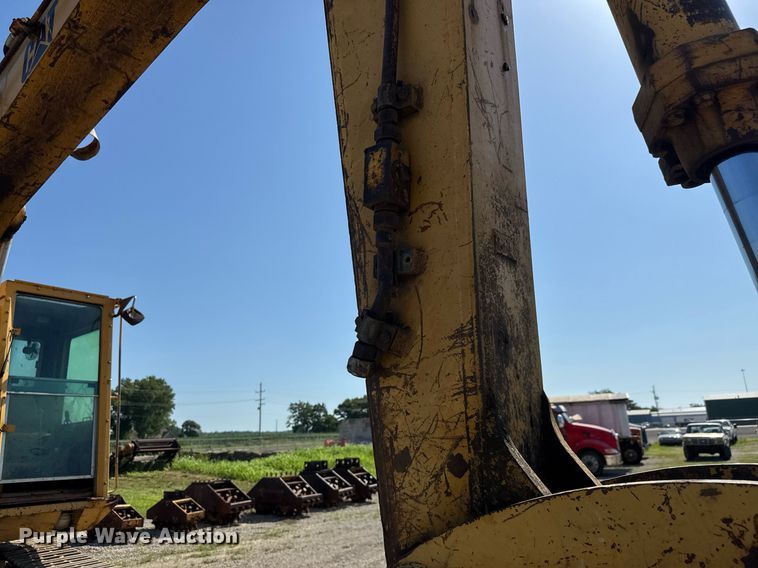 image for item DY0264 1989 Caterpillar 225B LC excavator