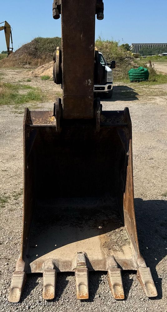 image for item DY0264 1989 Caterpillar 225B LC excavator