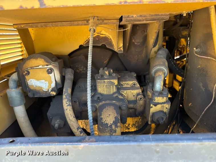 image for item DY0264 1989 Caterpillar 225B LC excavator