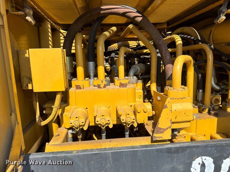 image for item DY0264 1989 Caterpillar 225B LC excavator
