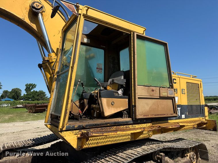 image for item DY0264 1989 Caterpillar 225B LC excavator