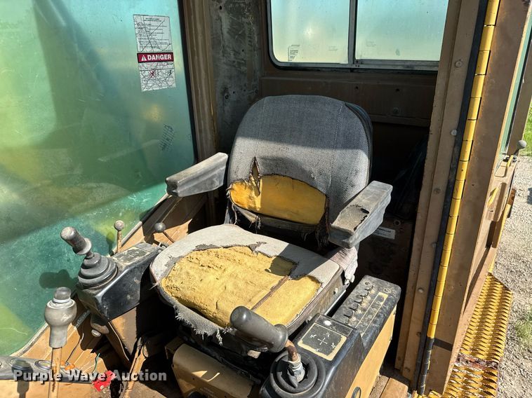 image for item DY0264 1989 Caterpillar 225B LC excavator