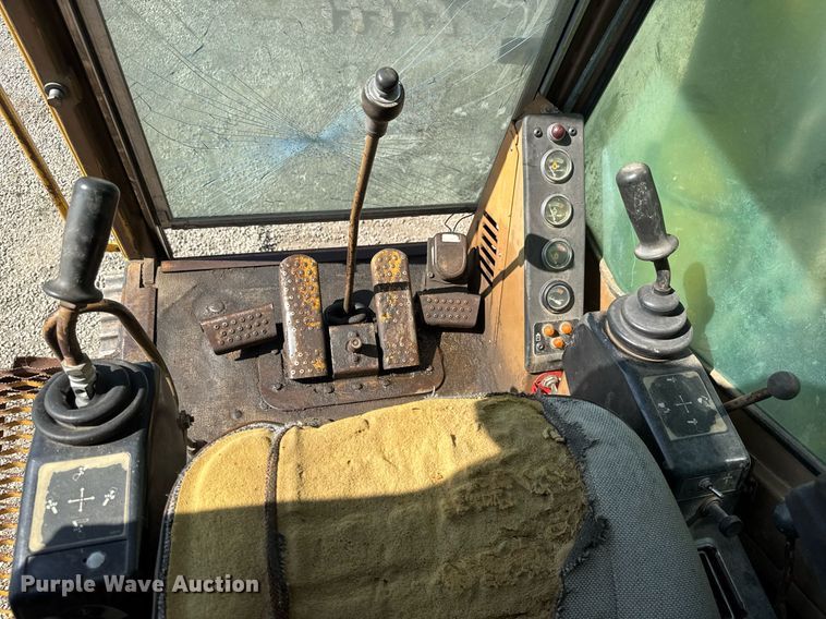 image for item DY0264 1989 Caterpillar 225B LC excavator