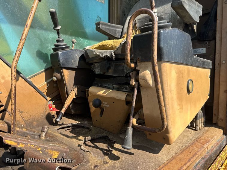 image for item DY0264 1989 Caterpillar 225B LC excavator