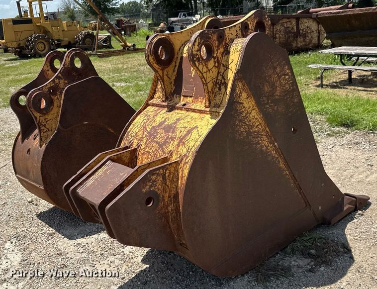 image for item DY0267 (2) excavator buckets