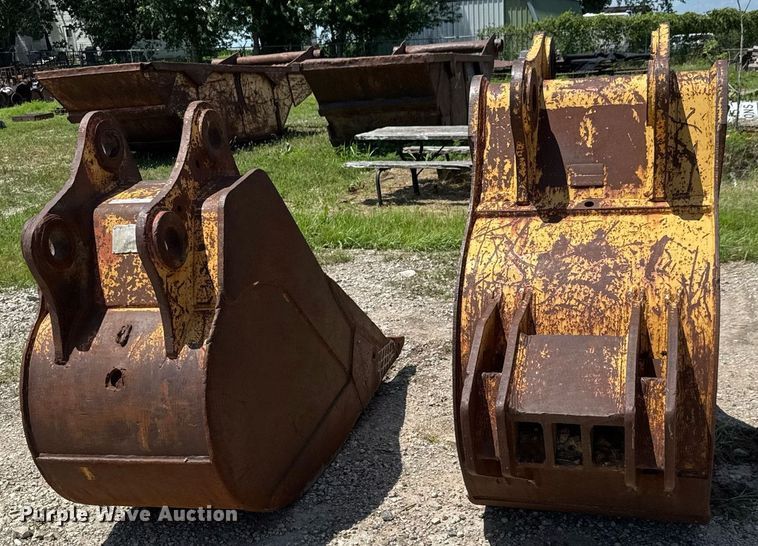 image for item DY0267 (2) excavator buckets