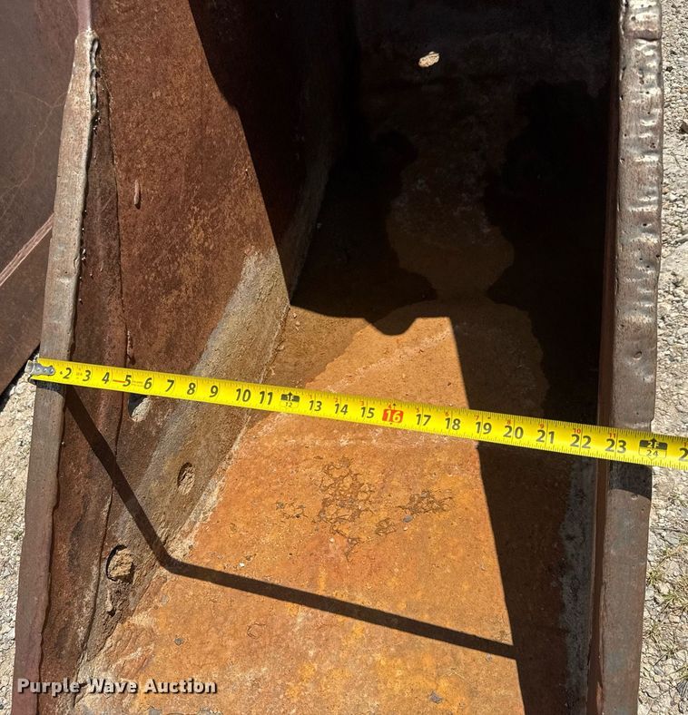 image for item DY0267 (2) excavator buckets