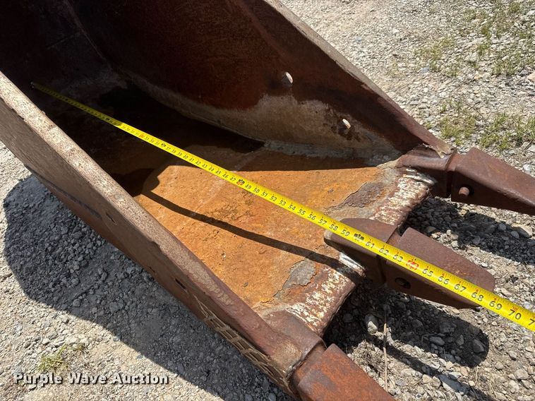 image for item DY0267 (2) excavator buckets