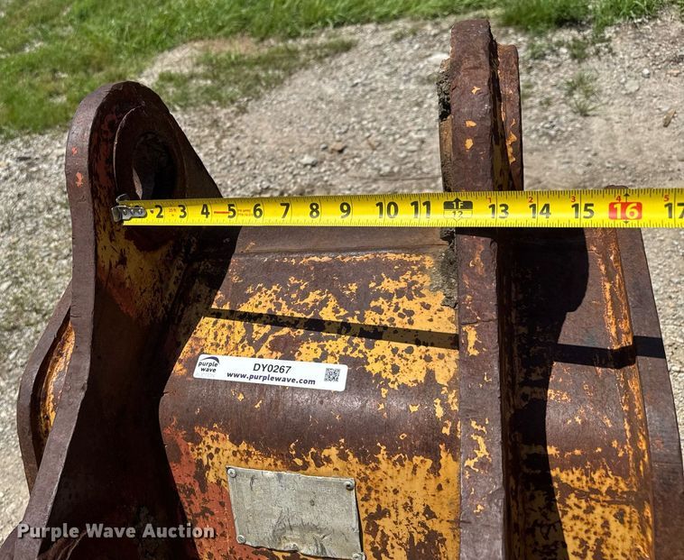 image for item DY0267 (2) excavator buckets