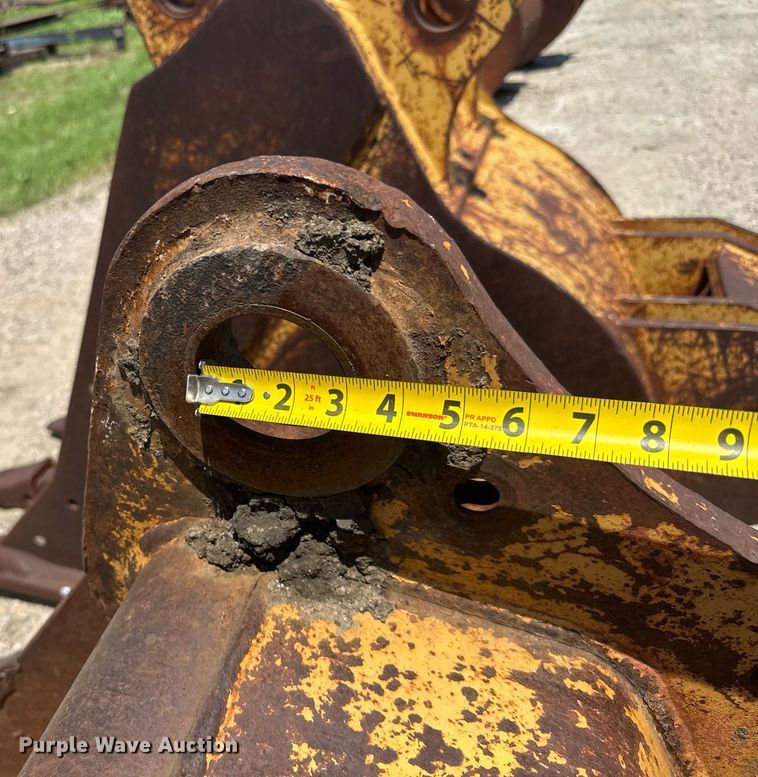 image for item DY0267 (2) excavator buckets