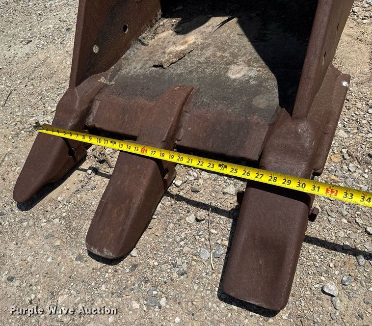 image for item DY0267 (2) excavator buckets