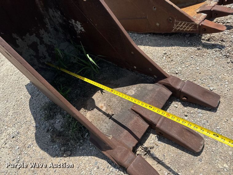 image for item DY0267 (2) excavator buckets