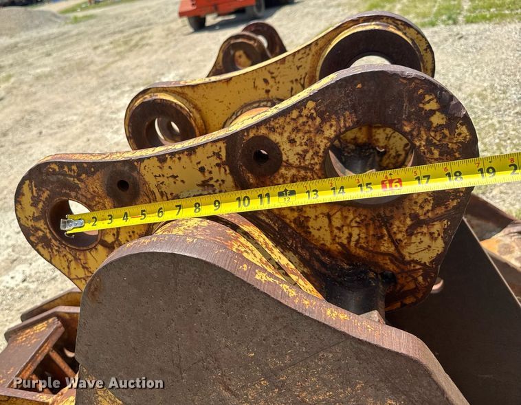 image for item DY0267 (2) excavator buckets