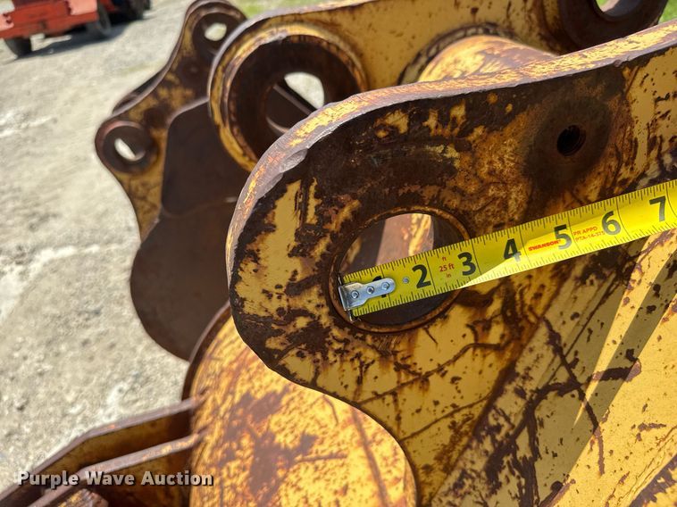 image for item DY0267 (2) excavator buckets