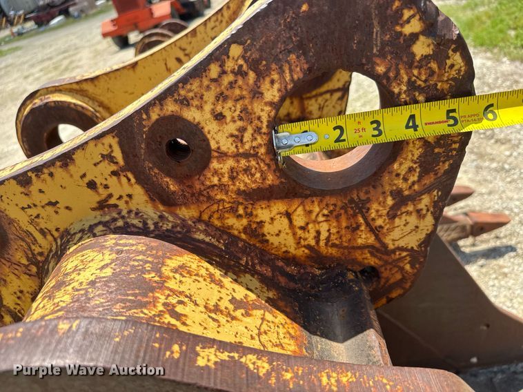 image for item DY0267 (2) excavator buckets