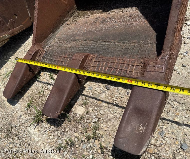 image for item DY0269 (2) excavator buckets