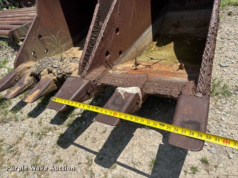 image for item DY0271 (2) excavator buckets