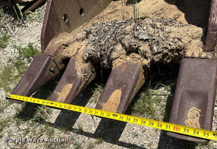 image for item DY0271 (2) excavator buckets