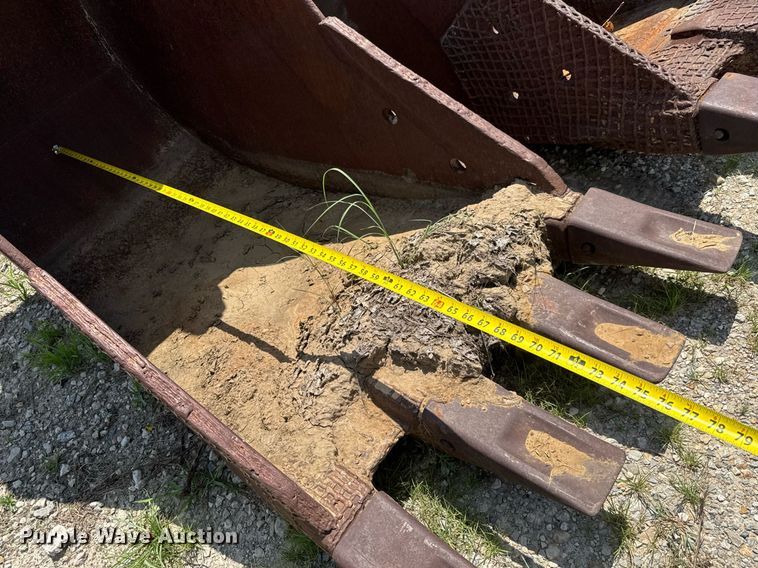 image for item DY0271 (2) excavator buckets