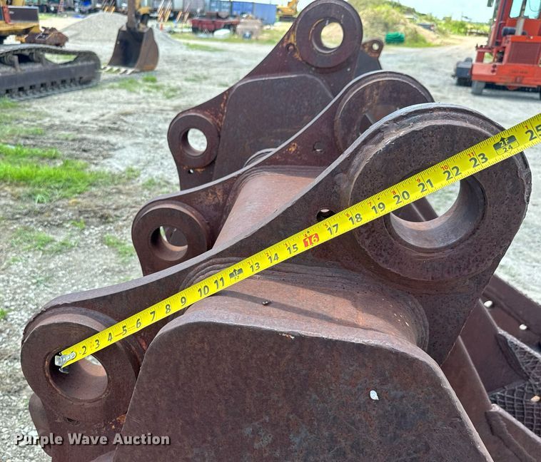 image for item DY0271 (2) excavator buckets