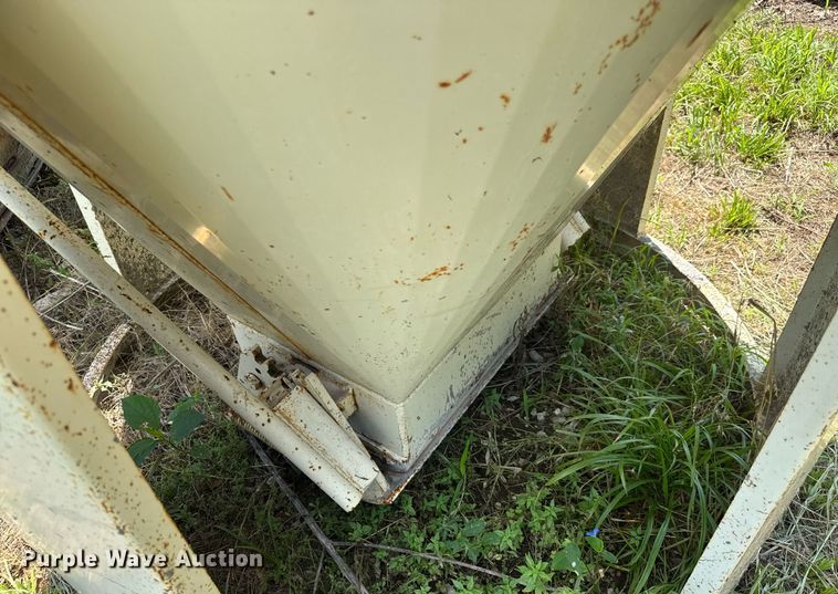 image for item DY0286 (4) concrete buckets