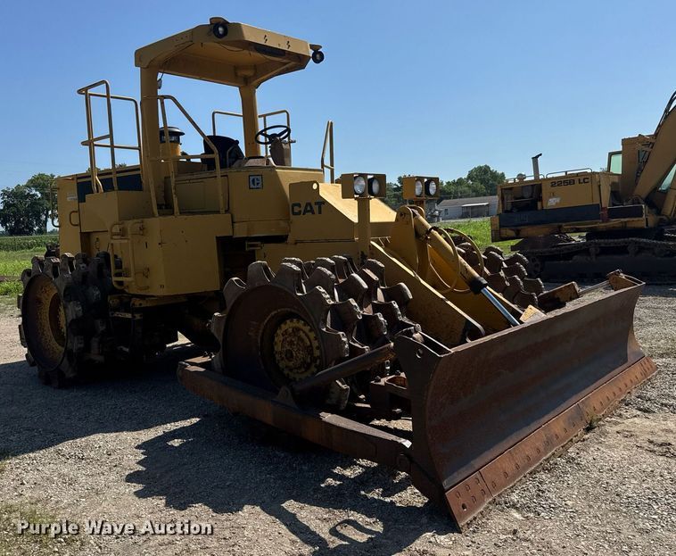 image for item DY0287 1984 Caterpillar 815B soil compactor