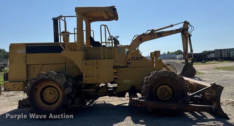 image for item DY0287 1984 Caterpillar 815B soil compactor